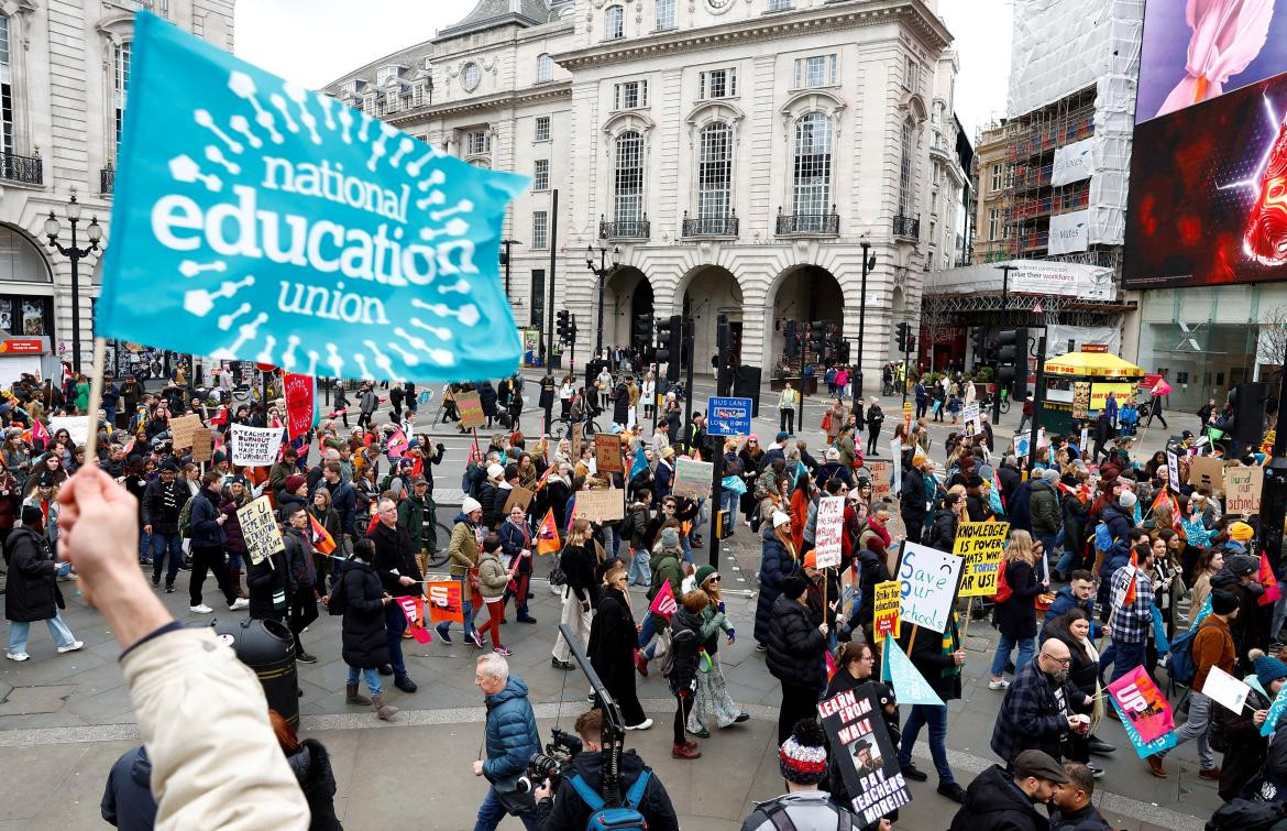 Manifestación por la educación en Inglaterra. Foto: Reuters.