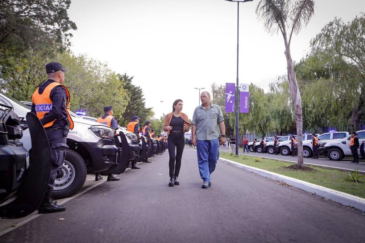 Entrega de patrulleros en Quilmes de Mayra Mendoza y Sergio Berni. Foto: Prensa.