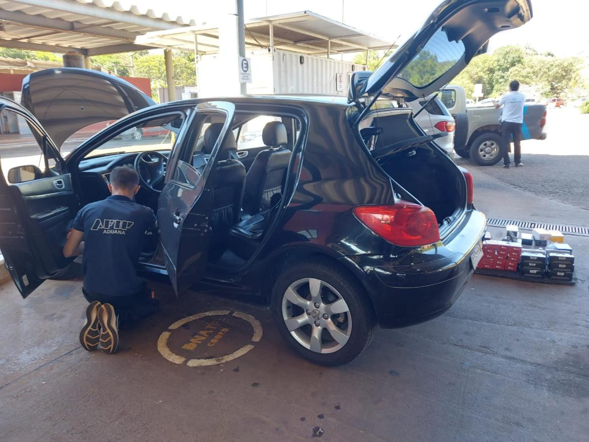 Operativo de Aduana por contrabando de celulares desde Paraguay. Foto: Prensa.