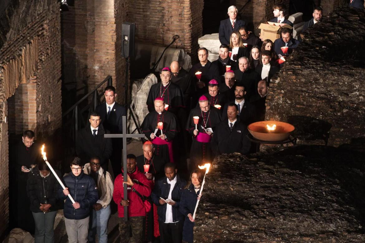 Vía Crucis en el Vaticano. Foto: EFE