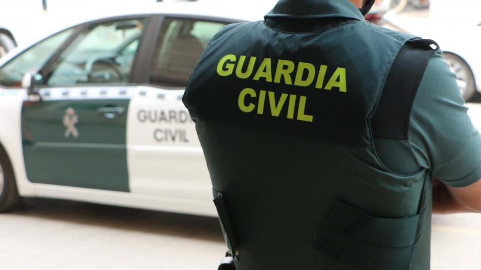 Un agente de la Guardia Civil, de espaldas. Foto: Guardia Civil