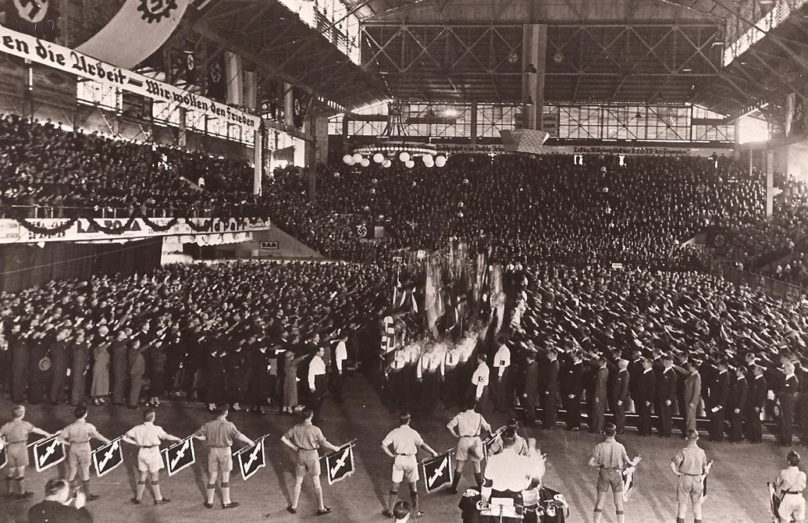 Acto del Partido Nazi en el Luna Park. Foto: AGN	