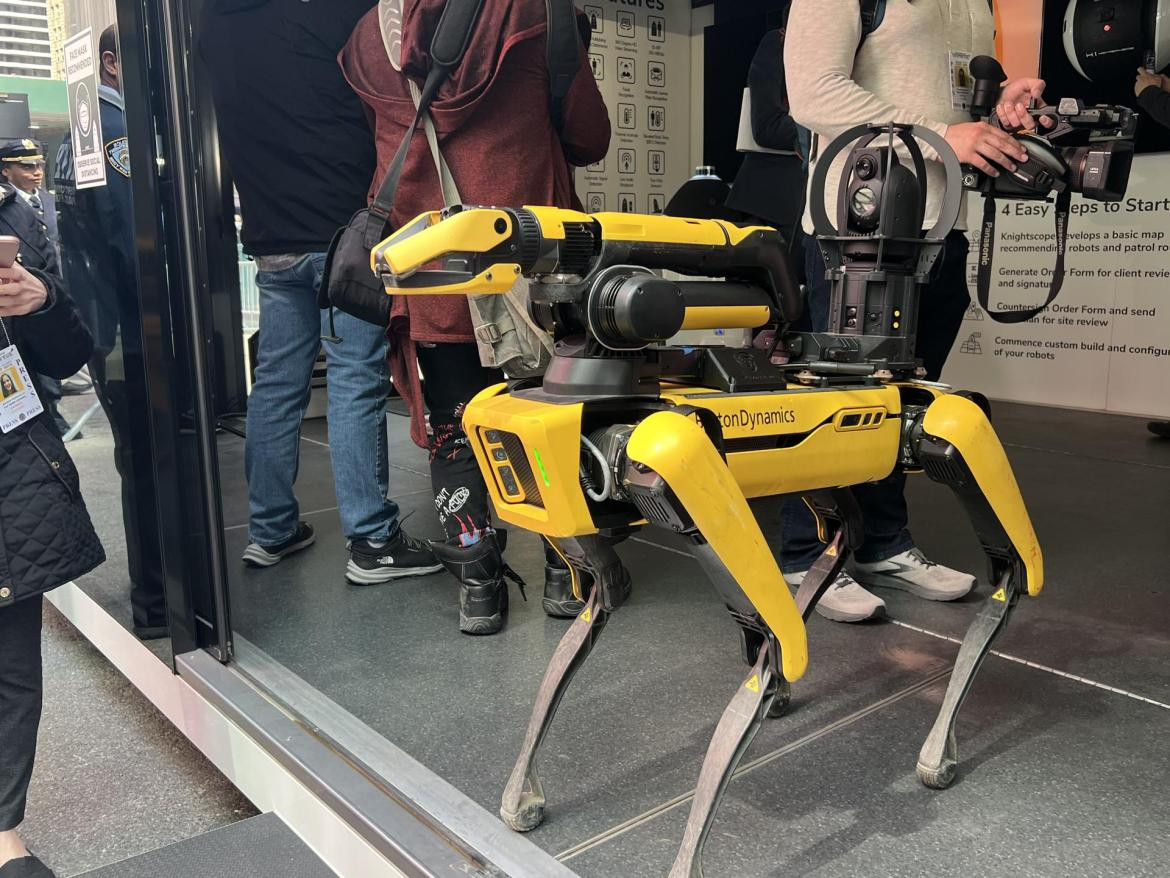 Presentación de los robots que patrullarán en Nueva York. Foto: EFE