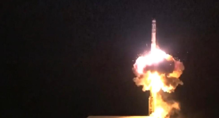 Cohete balísitico intercontinental ruso. Foto captura EFE.