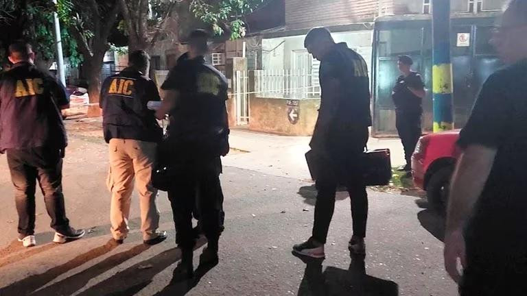 Efectivos de Policía en la escena del crimen en Rosario