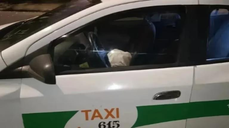 El taxi del hombre detenido en La Plata por agresión