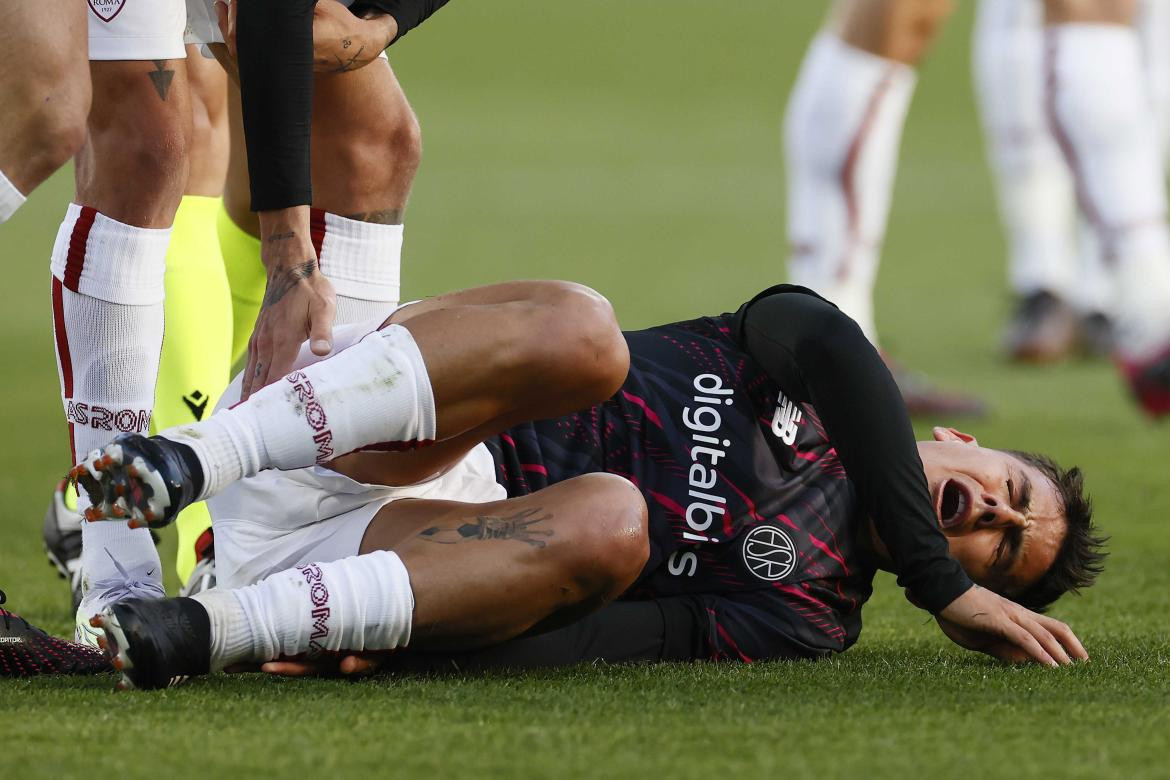 Lesión de Paulo Dybala en la Roma por Europa League. Foto: EFE.