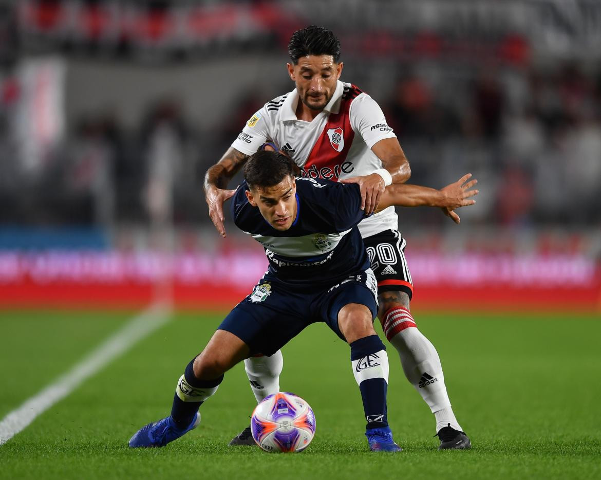 Milton Casco; River Plate vs. Gimnasia y Esgrima La Plata. Foto: Télam.