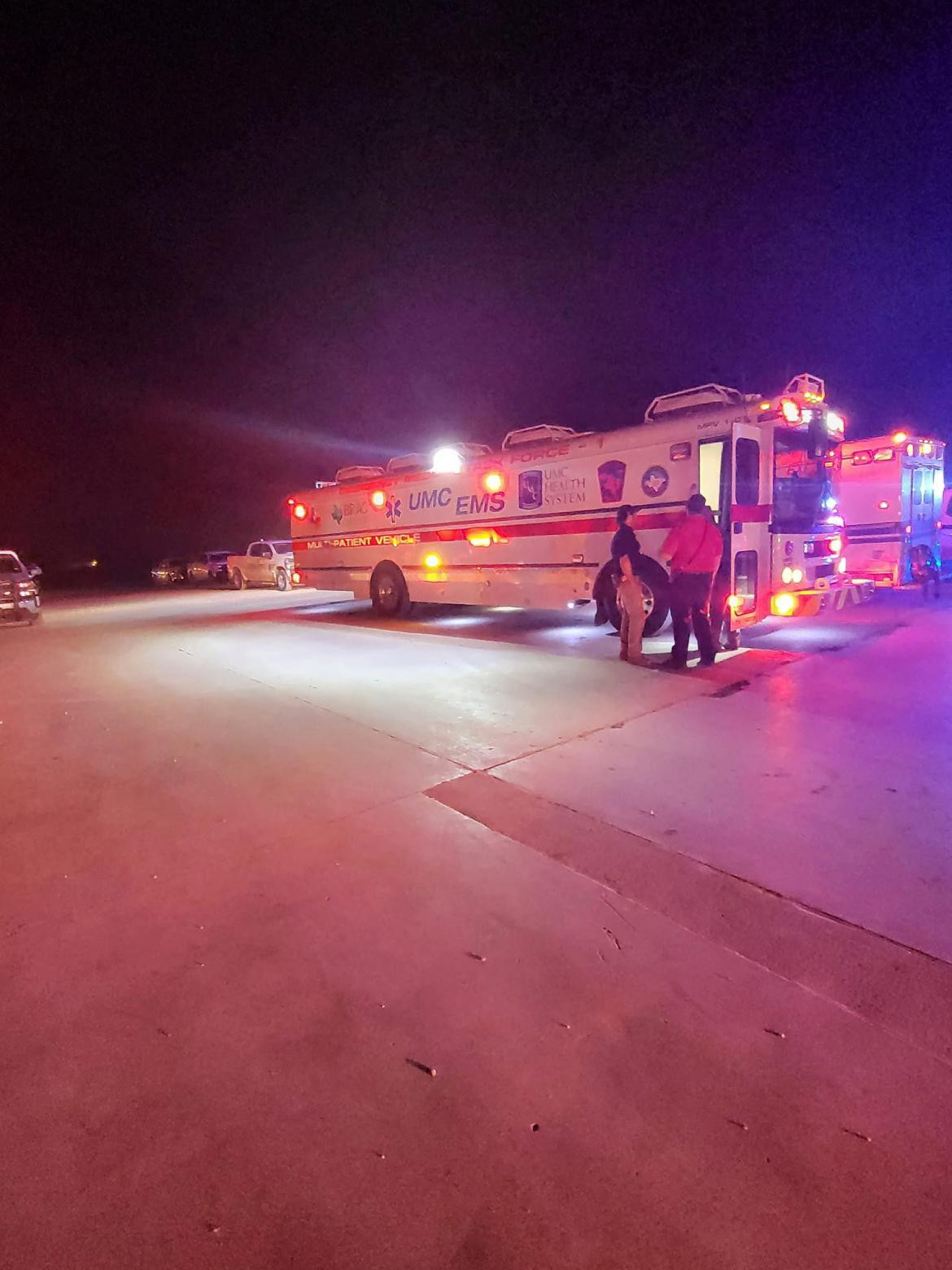 El cuerpo médico en el incendio en Texas. Foto: EFE