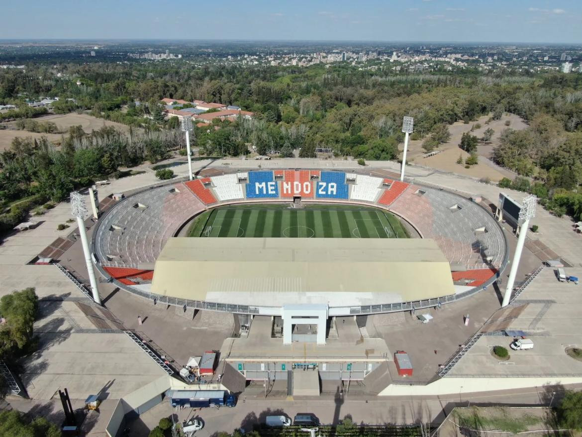 Estadio Mendoza, fútbol. Foto: Télam