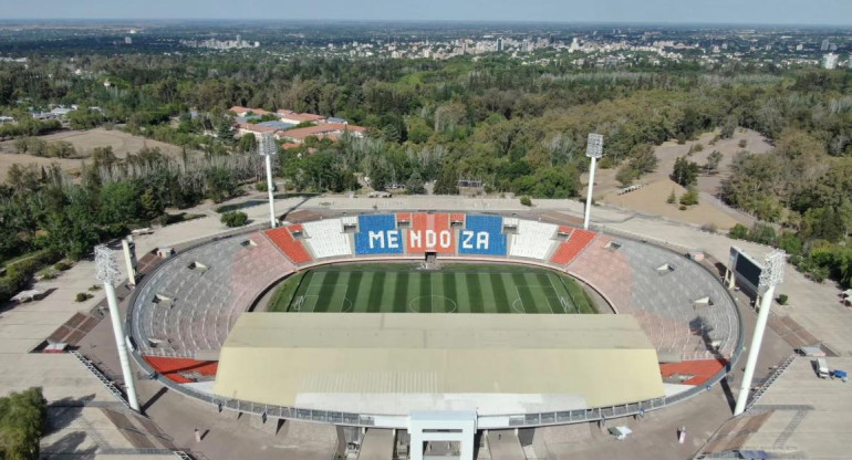 Estadio Mendoza, fútbol. Foto: Télam