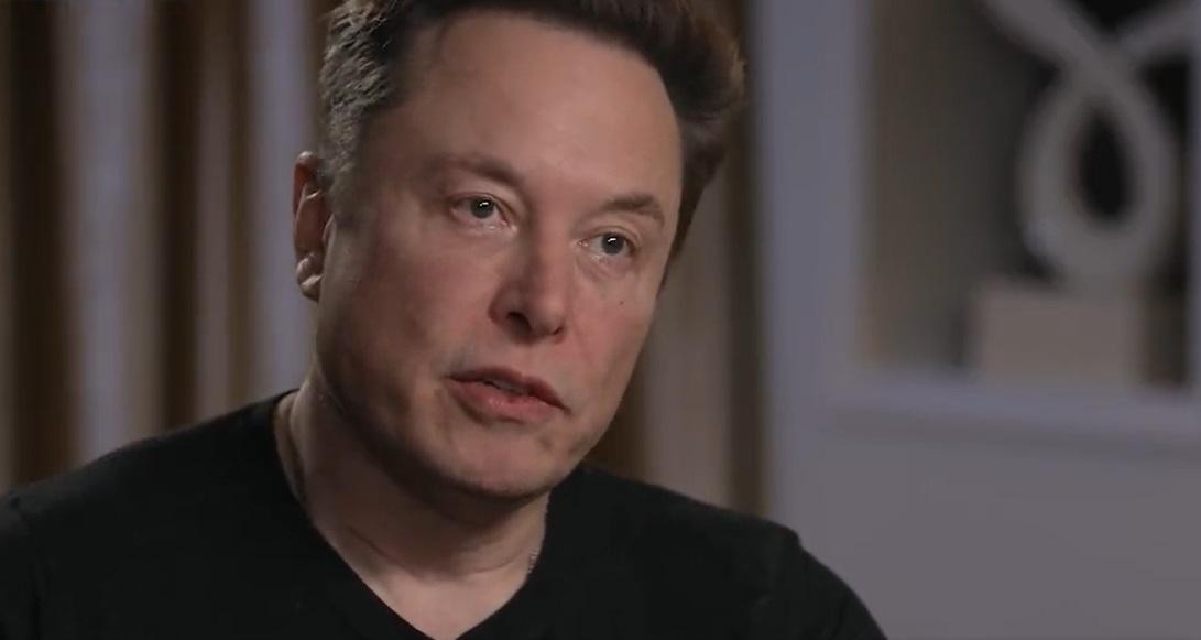 Elon Musk en entrevista. Foto Twitter @tuckercarlson.