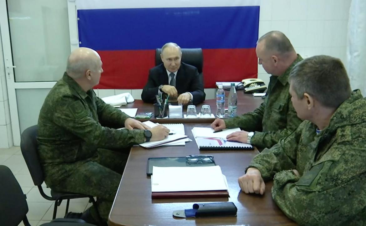 Putin reunido con tropas rusas. Foto: EFE.