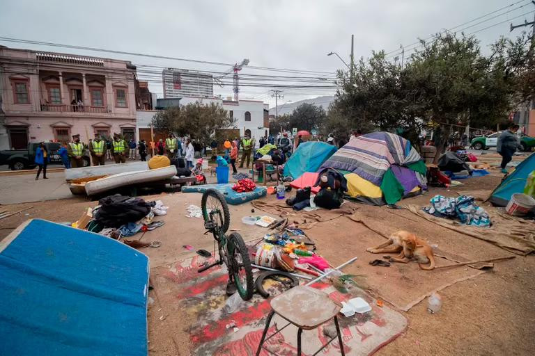 Cerca de 400 personas entran a diario a Chile a través de un paso no habilitado con Bolivia. Foto: EFE