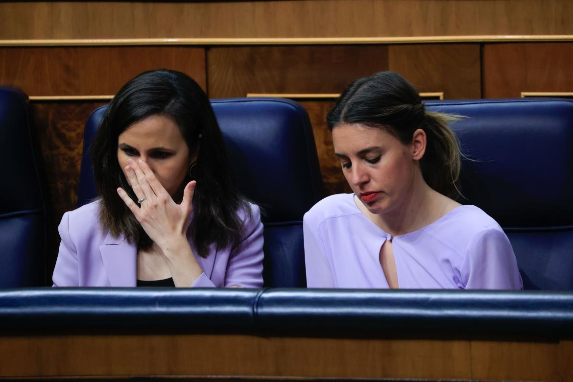 La ministra de Derechos Sociales, Ione Belarra y la ministra de Igualdad, Irene Montero. Foto: EFE.