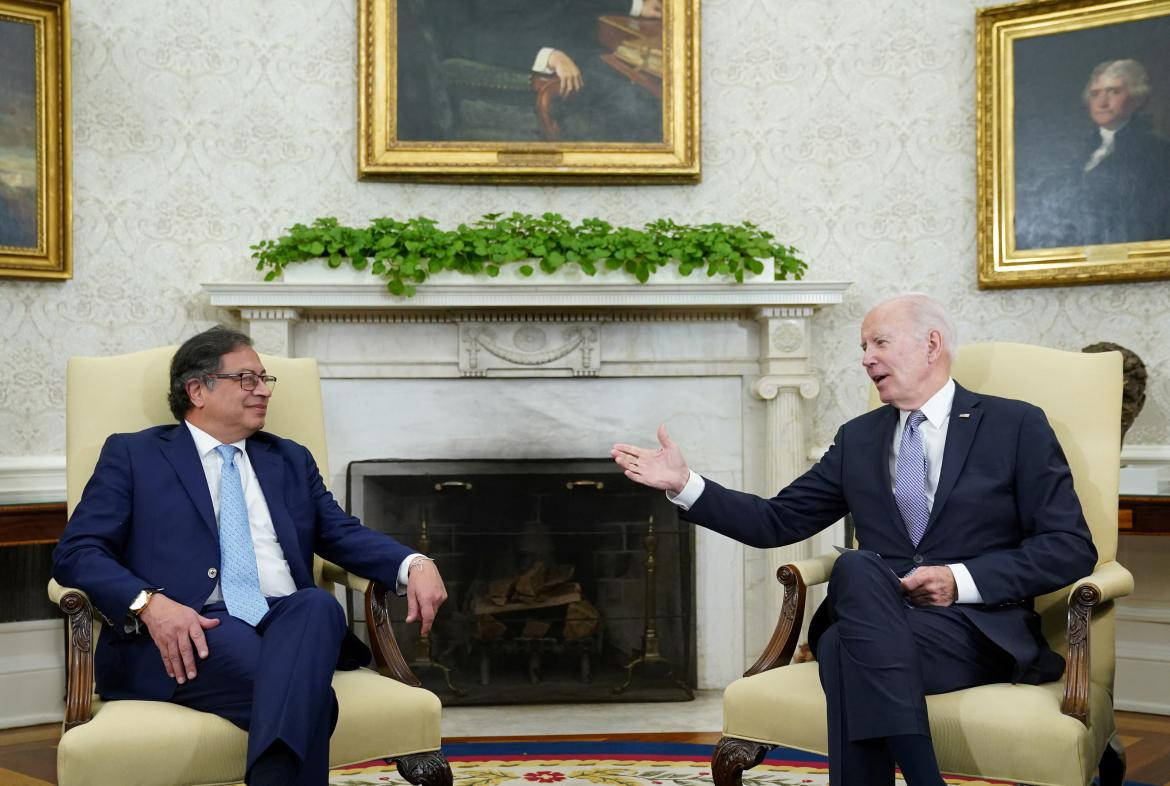 Gustavo Petro junto a Joe Biden en la Casa Blanca. Foto: Reuters.