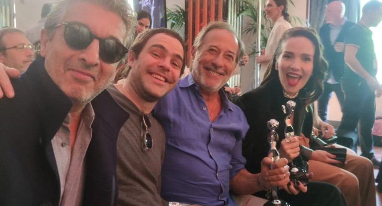 Ricardo Darín, Peter Lanzani, Guillermo Francella y Natalia Oreiro en los Premios Platino del Público. Foto: Instagram @premios_platino.