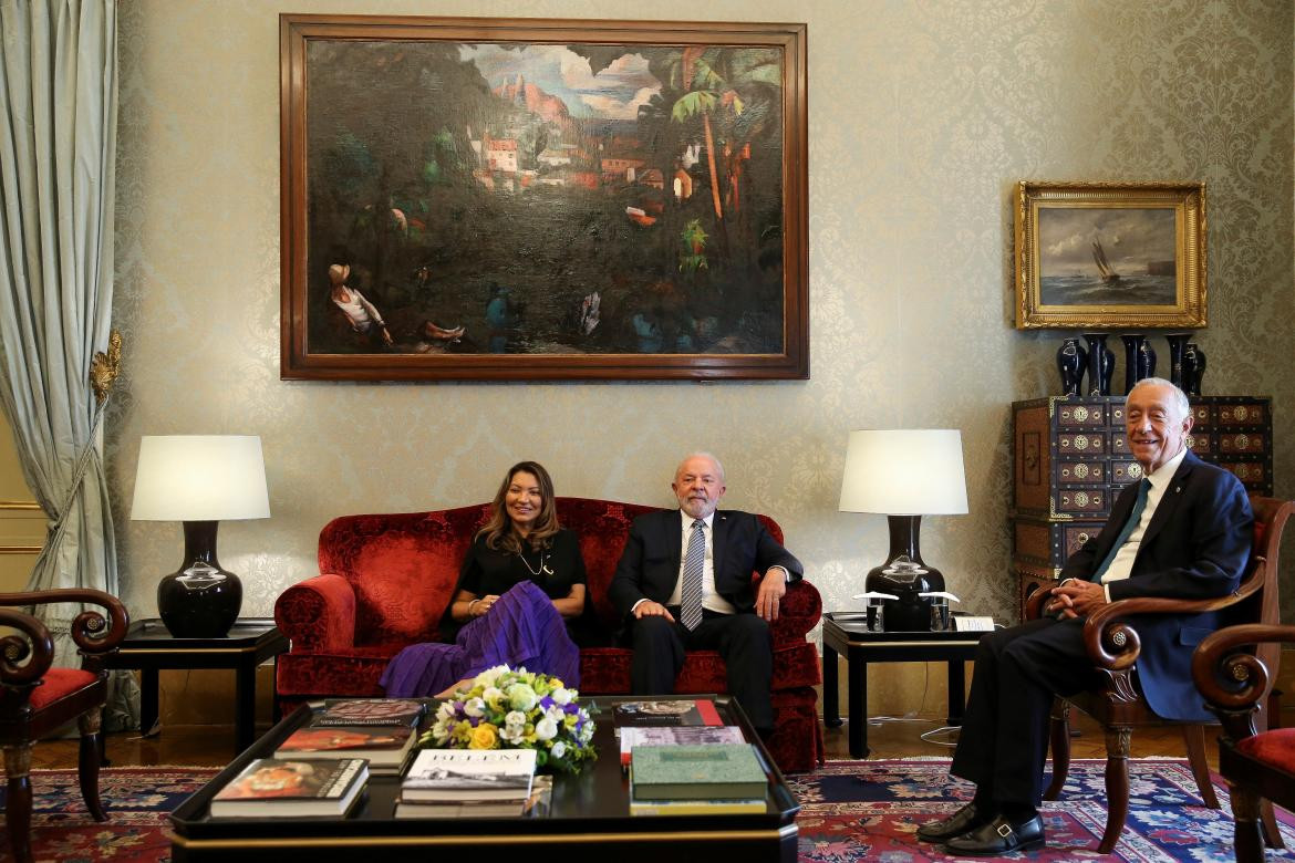 Lula Da Silva junto a su mujer Rosangela da Silva y el presidente portugués Marcelo Rebelo de Sousa. Foto: Reuters.