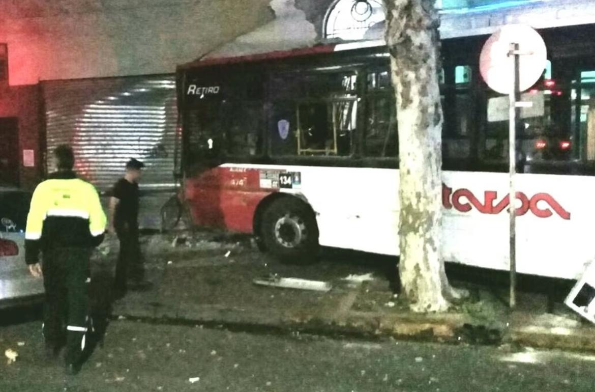 Choque de colectivos en Parque Patricios. Foto: https://twitter.com/EmergenciasBA