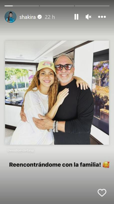 Shakira con Emilio Estefan. Foto: Instagram.