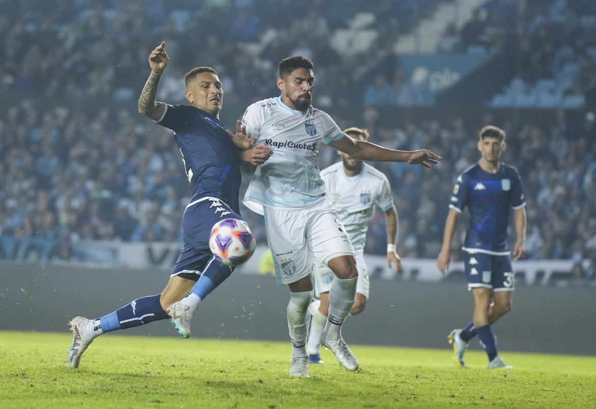 Paolo Guerrero; Racing Club vs. Atlético Tucumán. Foto: NA.