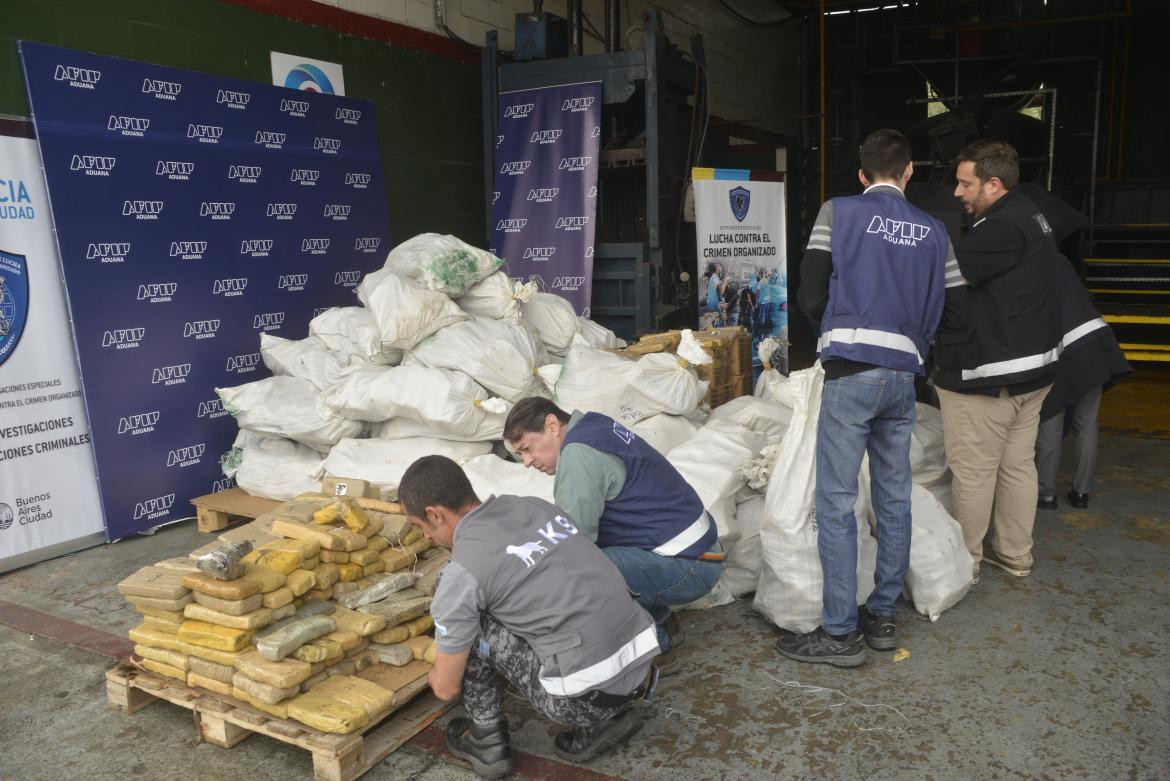 Aduana incineró dos toneladas de marihuana en Ezeiza. Foto: Aduana.