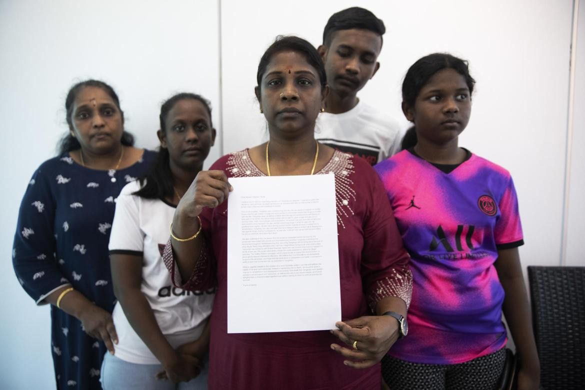 La familia de la víctima de pena de muerte en Singapur. Foto: EFE.