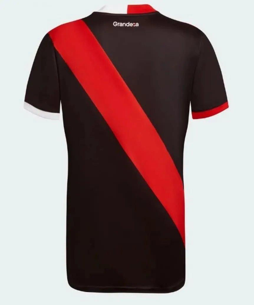 Así será la próxima camiseta alternativa de River. Foto: Adidas.