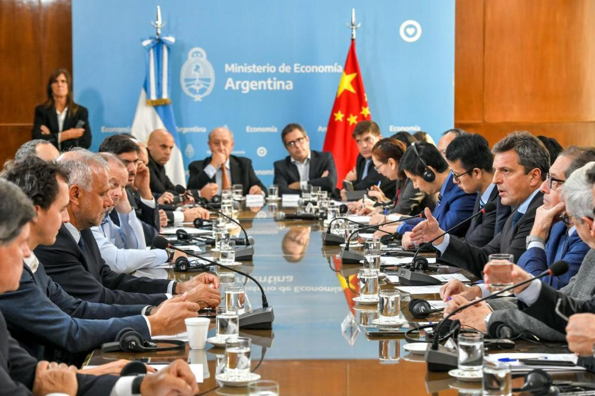 Sergio Massa con representantes del gobierno chino. Foto: Prensa.
