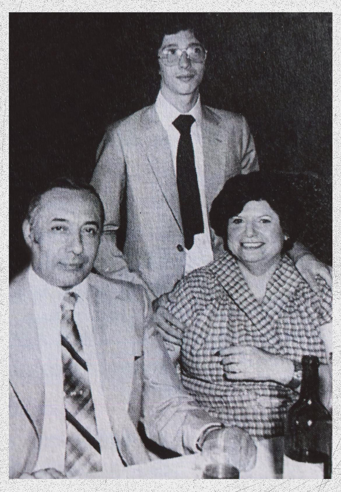 Fito Páez junto a su padre y su abuela. Foto: Archivo.