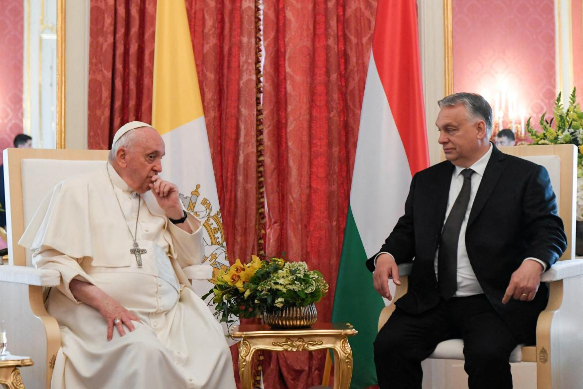 El papa Francisco junto a la primer ministro húngaro, Viktor Orbán. Foto: Reuters.