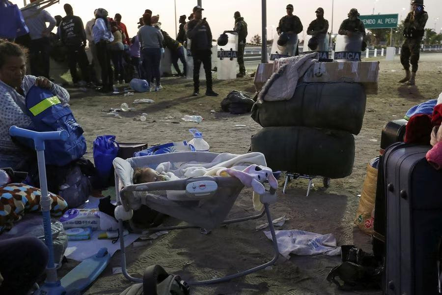 Corredor humanitario en la frontera en Chile. Foto: Reuters