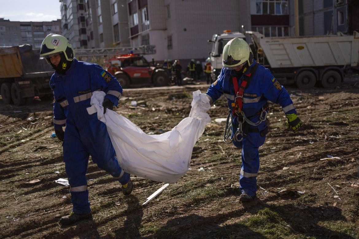 Ataque a civiles en la ciudad de Umán (Ucrania). Foto: Reuters.