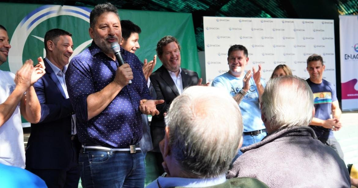 Merlo entregó 500 tablets para jubilados. Foto: Zona Oeste Diario.