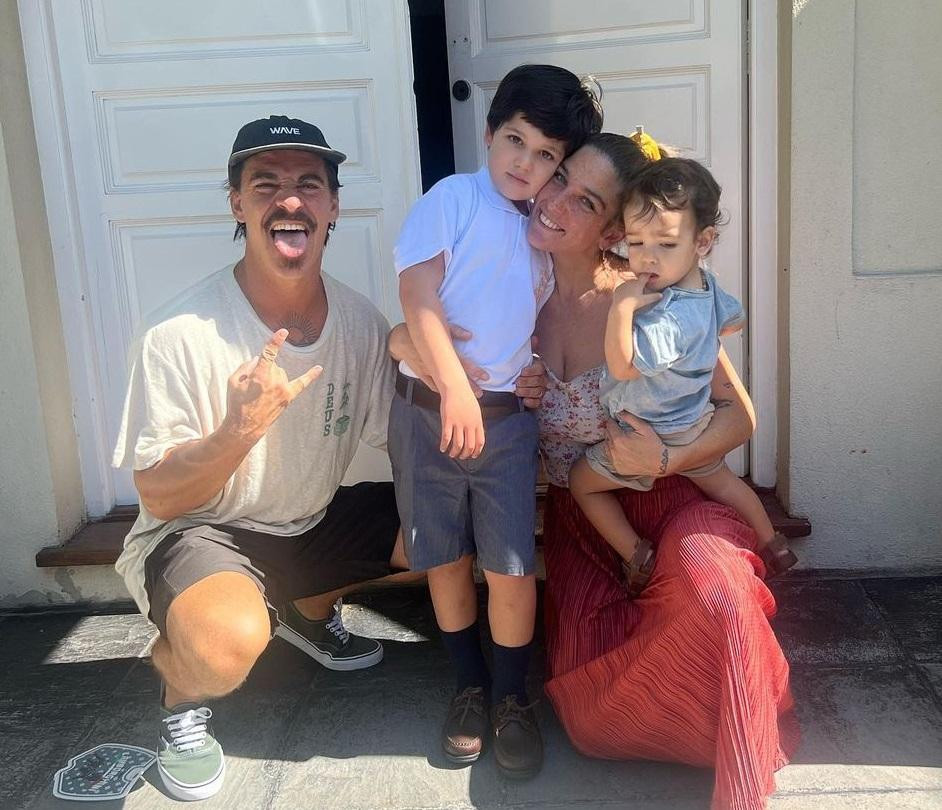 Juana Repetto junto a sus hijos Toribio y Belisario. Foto: Instagram @juanarepettook.