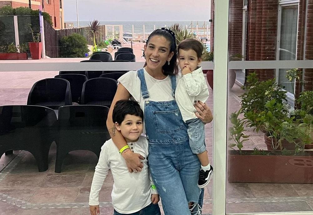 Juana Repetto junto a sus hijos Toribio y Belisario 2. Foto: Instagram @juanarepettook