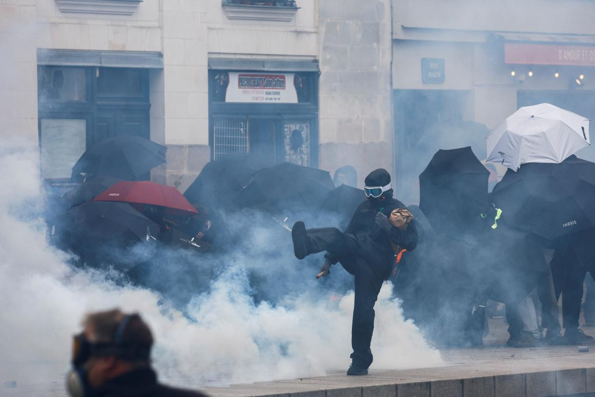 Disturbios en Nantes, Francia, por el Día del trabajador. Foto: Reuters. 