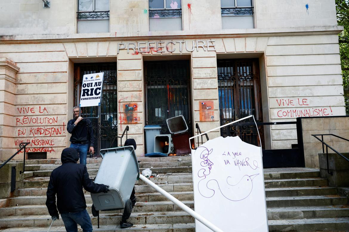 Barricadas en París el Día del trabajador. Foto: Reuters.