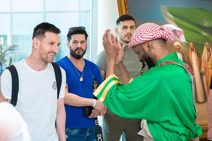 Lionel Messi, en su primer visita a Arabia Saudita. Foto: Twitter @sauditourism.