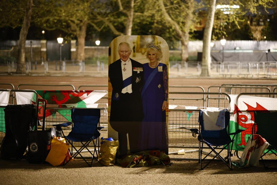 Detención y custodia en las afueras del Palacio de Buckingham. Foto: REUTERS.