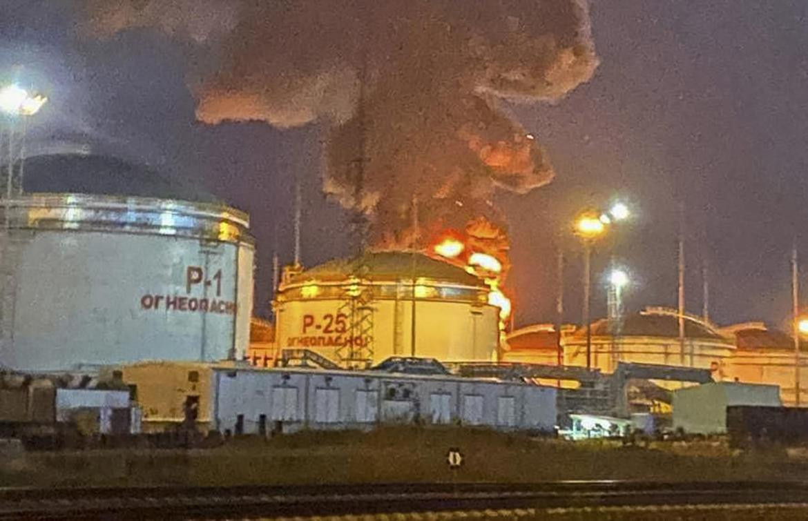 Incendio en depósito de petróleo en Crimea. Foto: EFE.