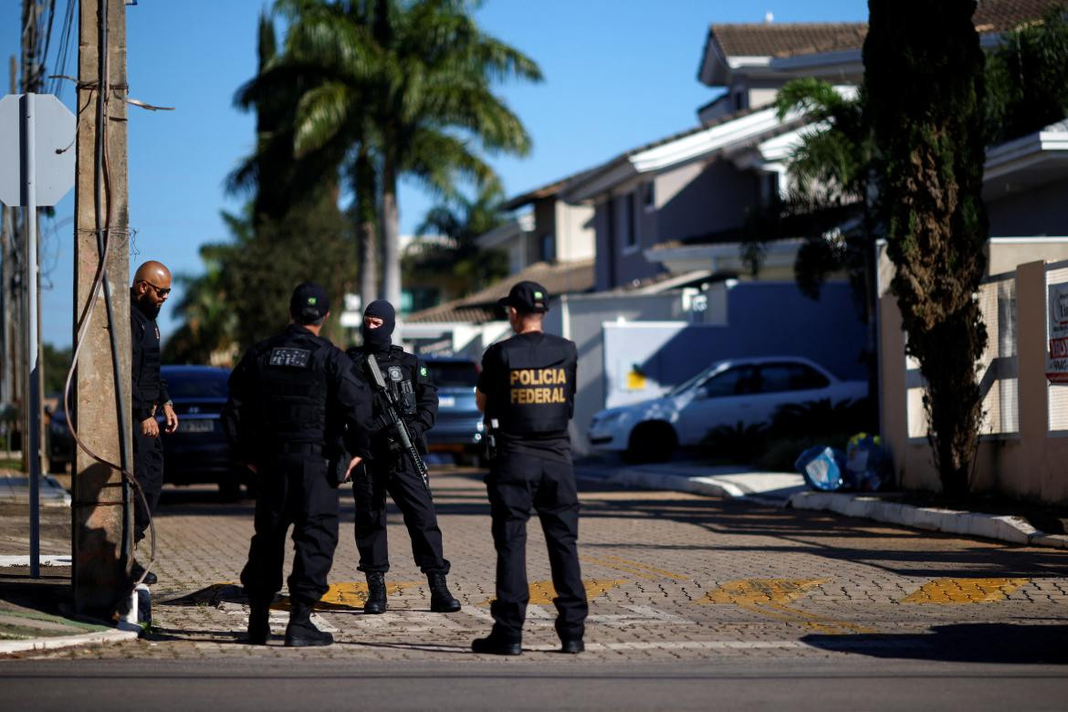 Allanamiento en la casa de Jair Bolsonaro. Foto: Reuters.