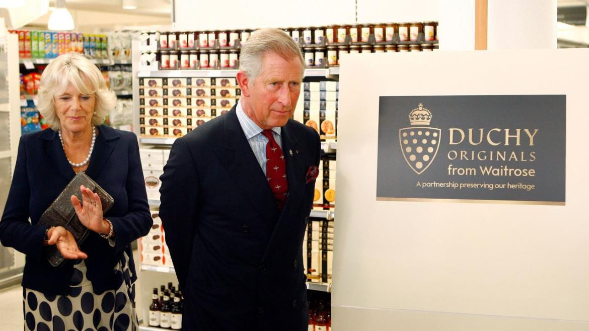 Rey Carlos III y su marca de alimentos orgánicos. Foto: Reuters.