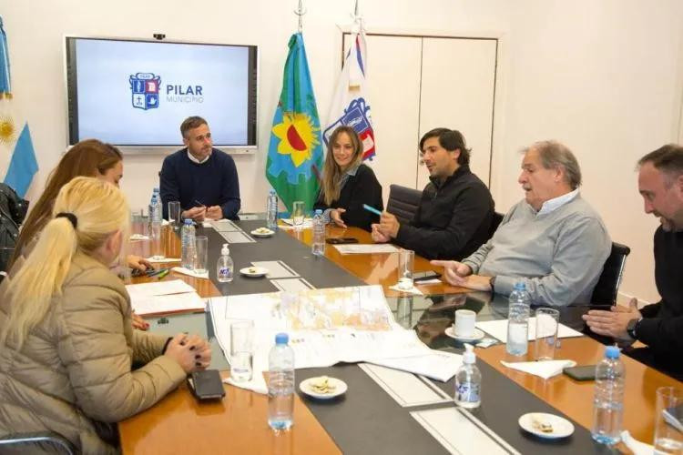 Malena Galmarini junto el intendente de Pilar, Federico Achaval. Foto: prensa AySA