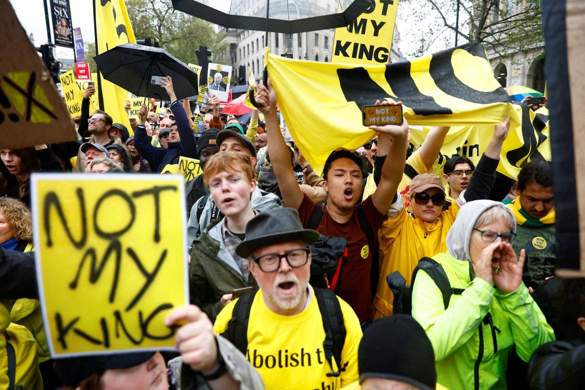 Protestas contra la coronación de Carlos III. Foto: Reuters.