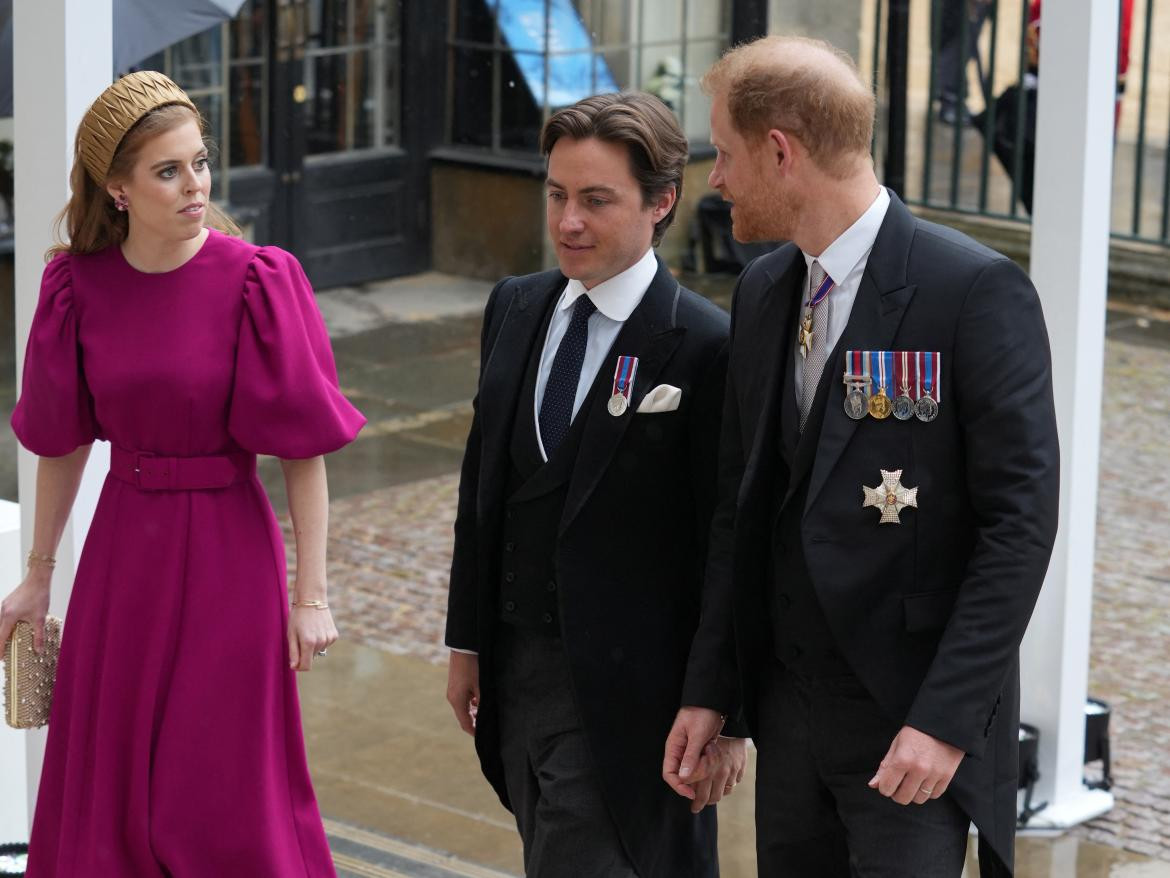 El príncipe Harry en su ingreso a la coronación de Carlos III. Foto: Reuters.