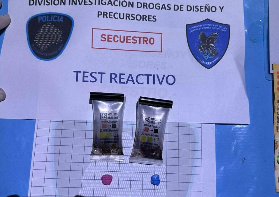 Secuestro de pastillas de éxtasis con la cara de Messi en una fiesta electrónica de Puerto Madero. Foto: @ragotelam.