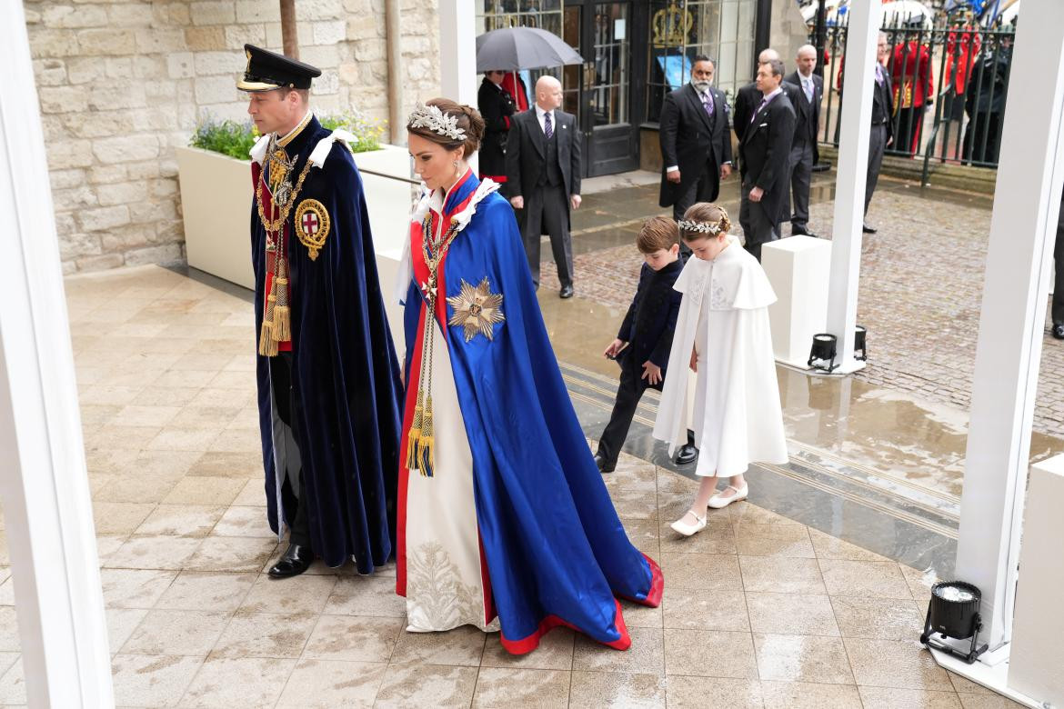 Princesa Kate Middleton y Príncipe Guillermo en la coronación del Rey Carlos III junto a sus hijos. Foto: Reuters.