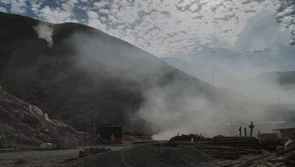 Incendio en una mina en Perú. Foto: Twitter: @mal_menor.