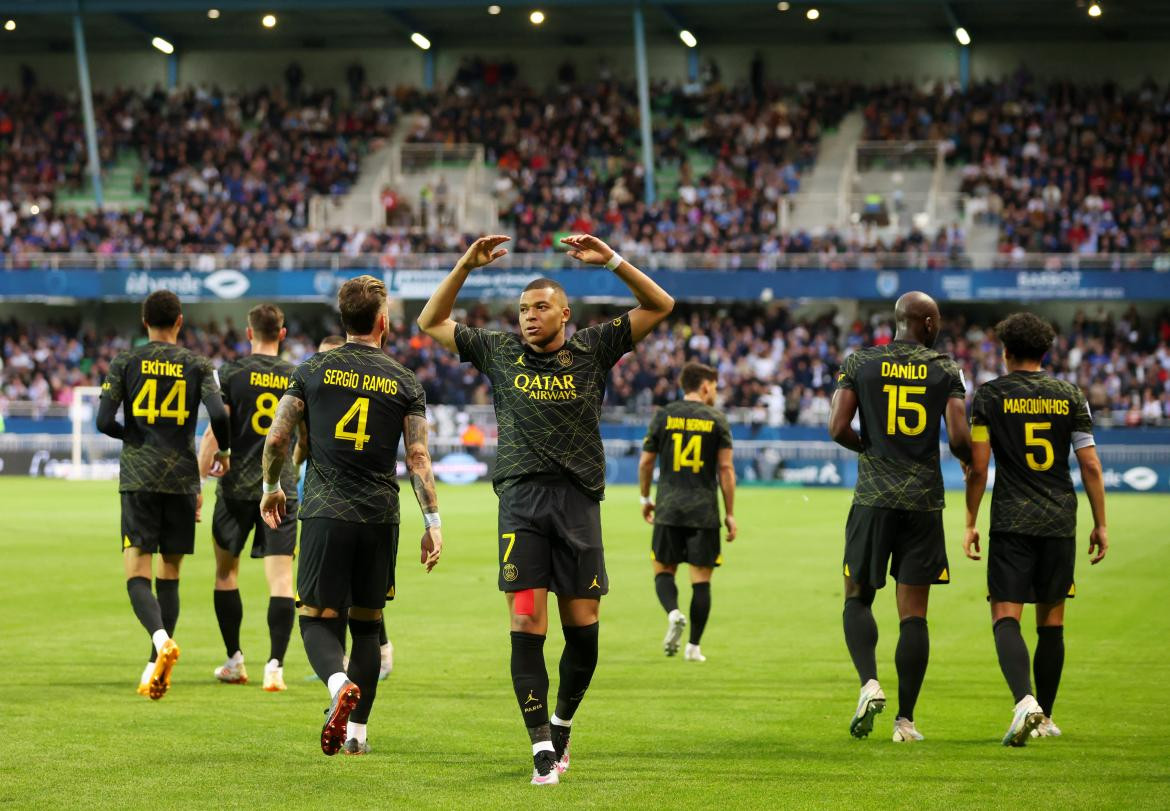 Mbappé, figura en un PSG sin Messi. Foto: Reuters.